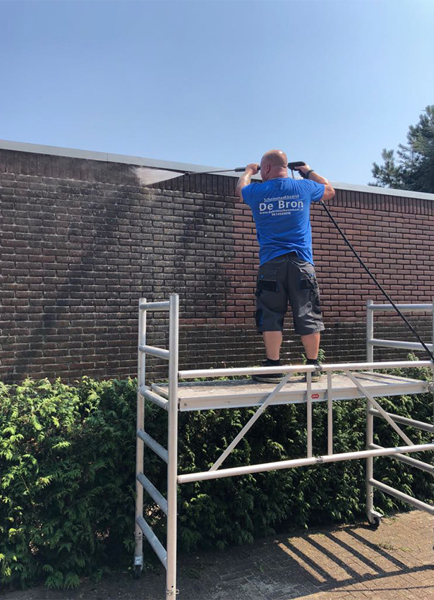 de bron schoonmaak diensten